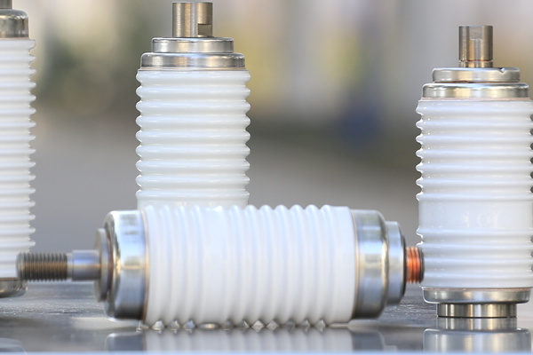 怎樣解決真空滅弧室的漏氣問(wèn)題？