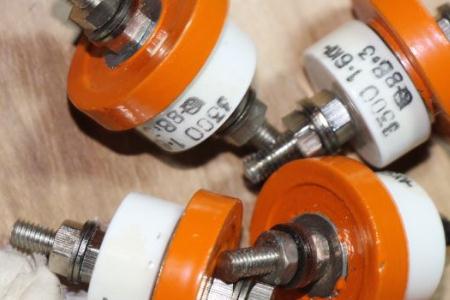 真空開關(guān)管的氣密絕緣系統(tǒng)、屏蔽系統(tǒng)以及導(dǎo)電系統(tǒng)